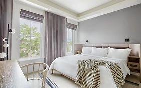 Lark Hotels 907 Main